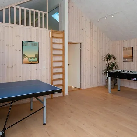 度假居 24 Persons In